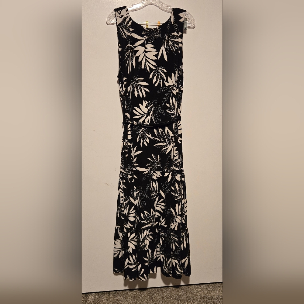 Black and White Floral Dress Size 20W - Picture 2 of 4